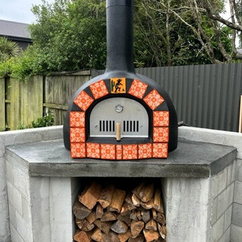 Outdoor pizza oven with decorative tiles
