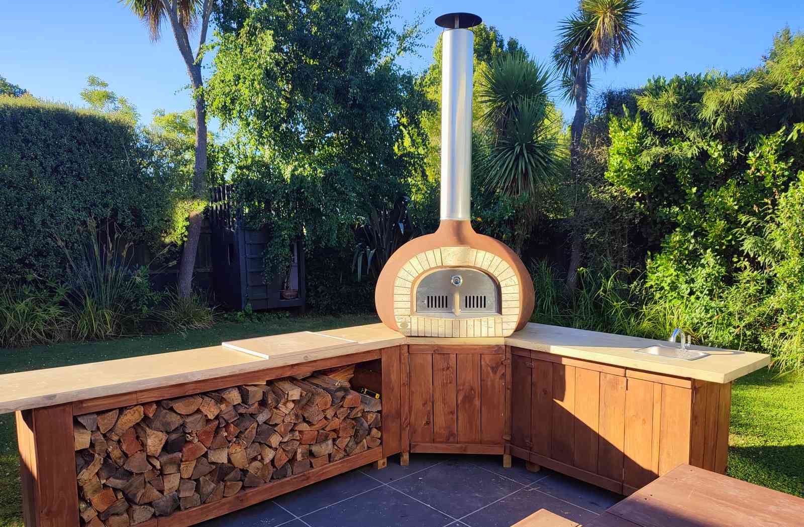 Kiwi Pizza Oven Wood Fired Oven - Backyard